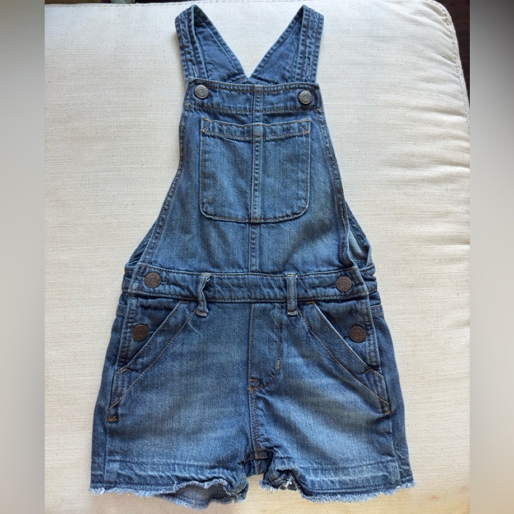Gap overalls size S (fits like 6-7)